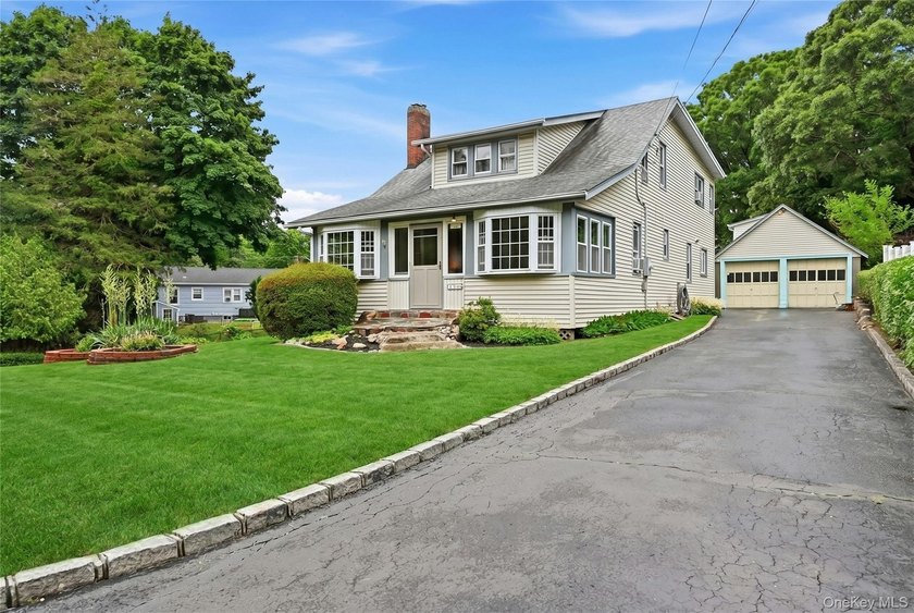 This charming country home on a quiet street in Port Jefferson - photo 2