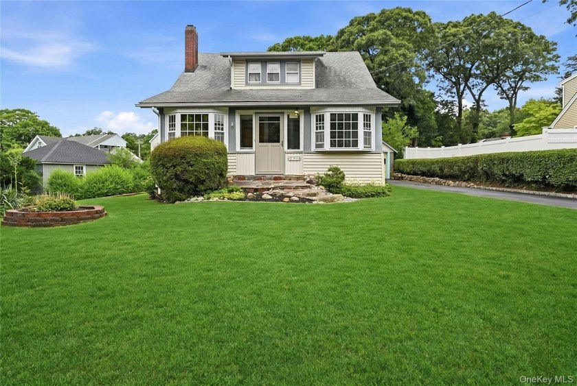 This charming country home on a quiet street in Port Jefferson - photo 3