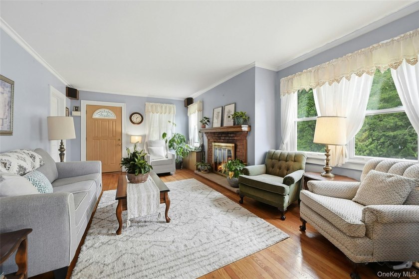 This charming country home on a quiet street in Port Jefferson - photo 5