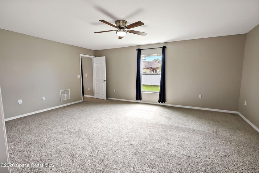 Beautiful home custom built in 2018 with HUGE Master bedroom and - photo 11
