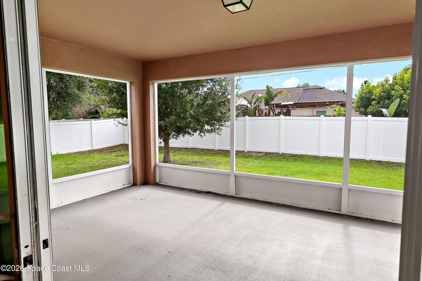 Beautiful home custom built in 2018 with HUGE Master bedroom and - photo 22