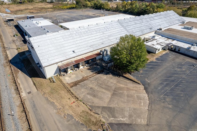 Conveniently located in De Queen AR, the sky's the limit with - photo 3