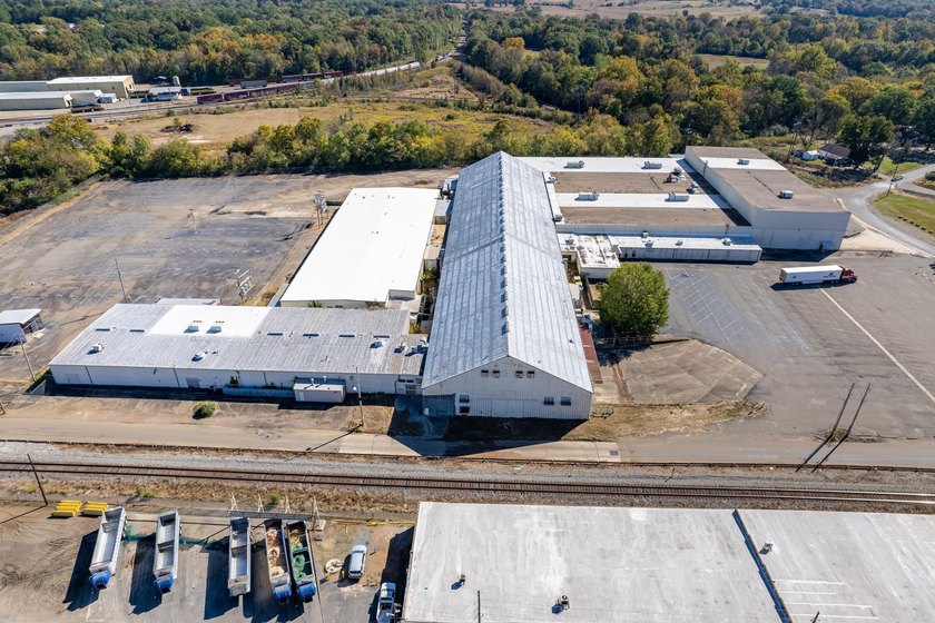 Conveniently located in De Queen AR, the sky's the limit with - photo 6