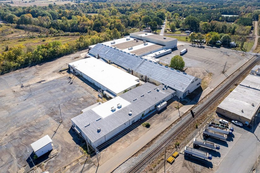 Conveniently located in De Queen AR, the sky's the limit with - photo 7
