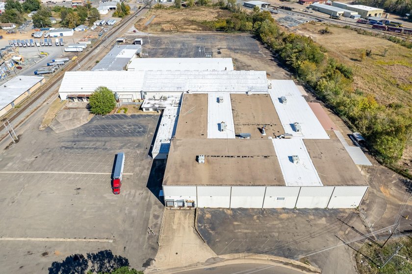 Conveniently located in De Queen AR, the sky's the limit with - photo 8