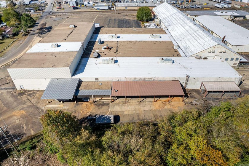 Conveniently located in De Queen AR, the sky's the limit with - photo 9
