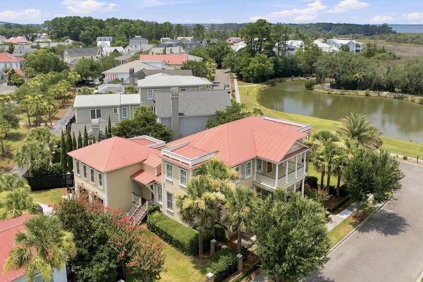 Welcome to this beautifully crafted 5-bedroom, 5.5-bath - photo 3