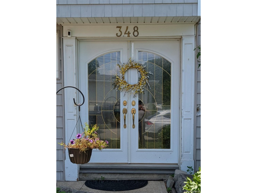 Welcome to this good looking 5 bedroom, 3 level colonial which - photo 3