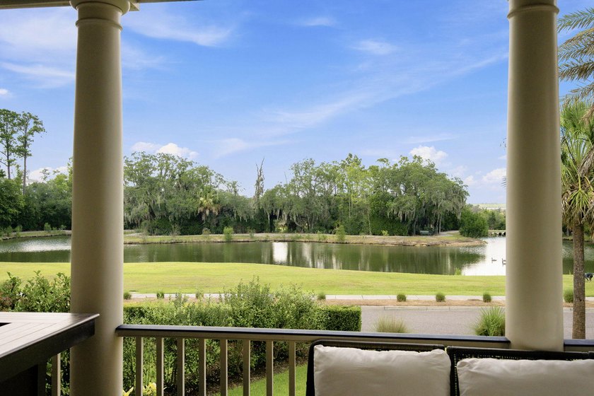 Welcome to this beautifully crafted 5-bedroom, 5.5-bath - photo 4
