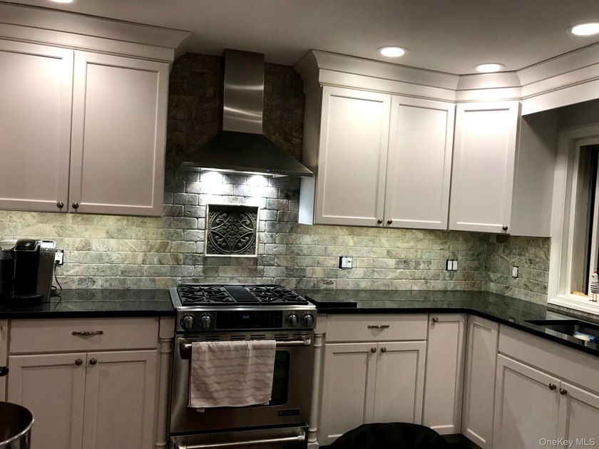 Welcome to this good looking 5 bedroom, 3 level colonial which - photo 5