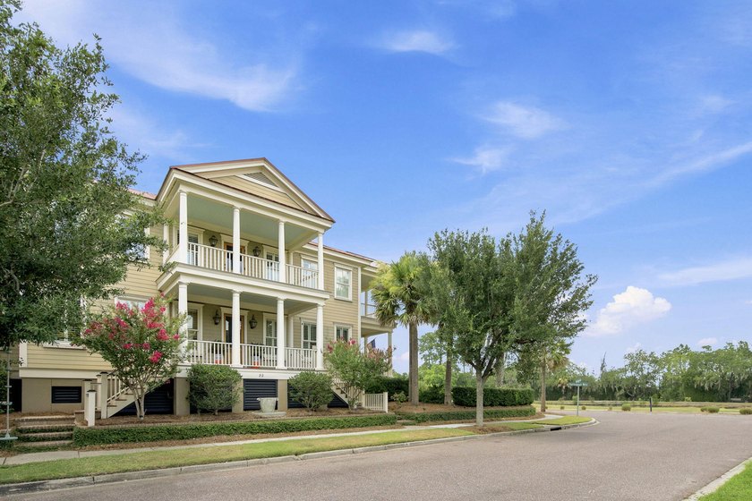 Welcome to this beautifully crafted 5-bedroom, 5.5-bath - photo 8