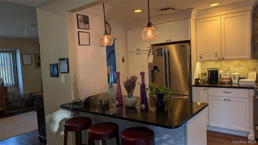 Welcome to this good looking 5 bedroom, 3 level colonial which - photo 10