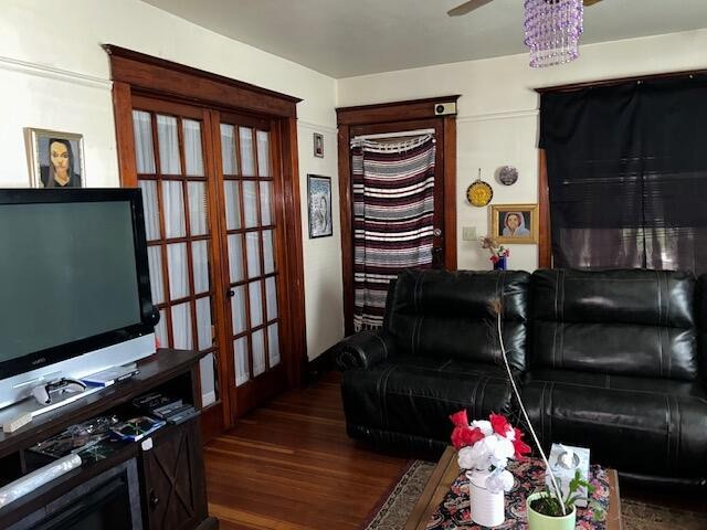 Cozy duplex with amazing hardwood floors and that ''old school - photo 11
