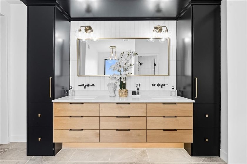 An Architectural Masterpiece in Chapel Hill / Unparalleled - photo 12
