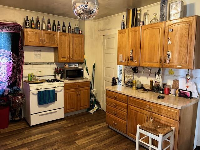 Cozy duplex with amazing hardwood floors and that ''old school - photo 12