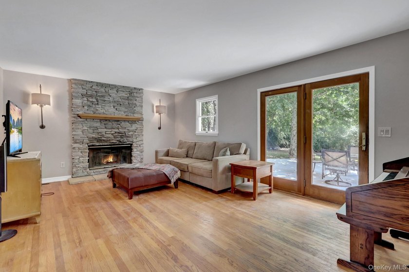 Ready for room to spread out? This generously proportioned - photo 12