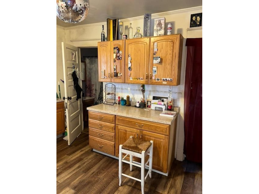 Cozy duplex with amazing hardwood floors and that ''old school - photo 13