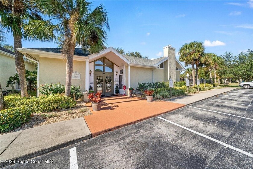 Beautifully renovated second-floor condominium in the desirable - photo 20