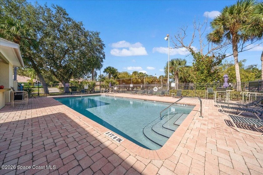 Beautifully renovated second-floor condominium in the desirable - photo 21