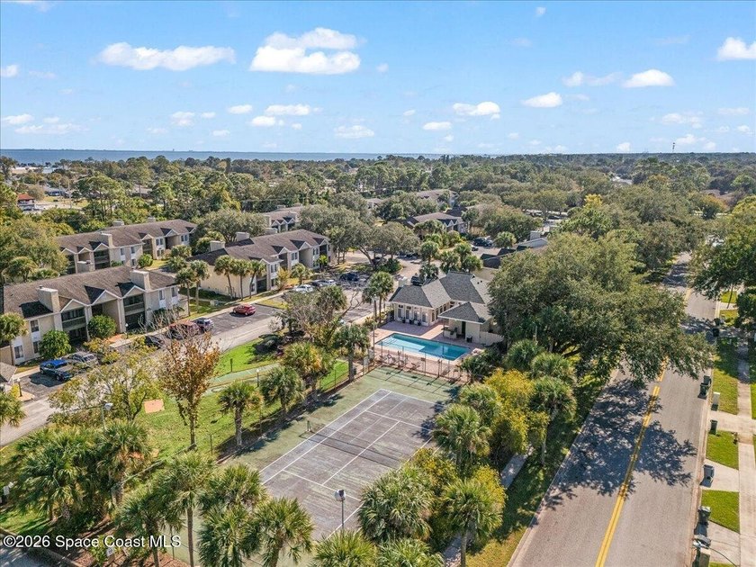 Beautifully renovated second-floor condominium in the desirable - photo 23