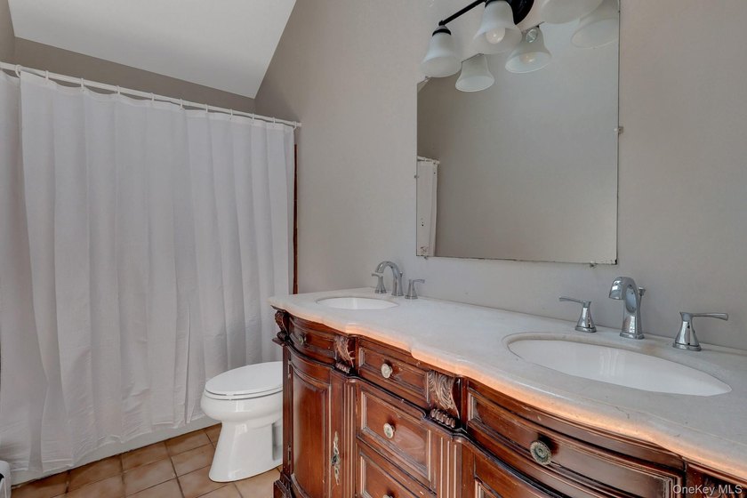 Ready for room to spread out? This generously proportioned - photo 27