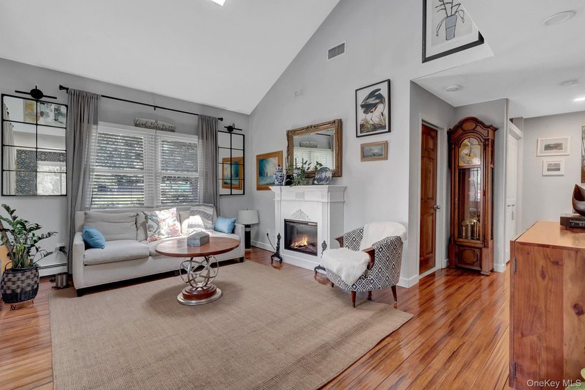 Ready for room to spread out? This generously proportioned - photo 33