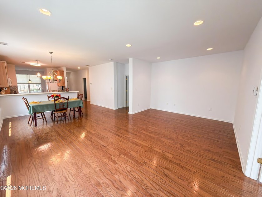 Welcome to this beautifully maintained EXPANDED Wentworth model! - photo 36