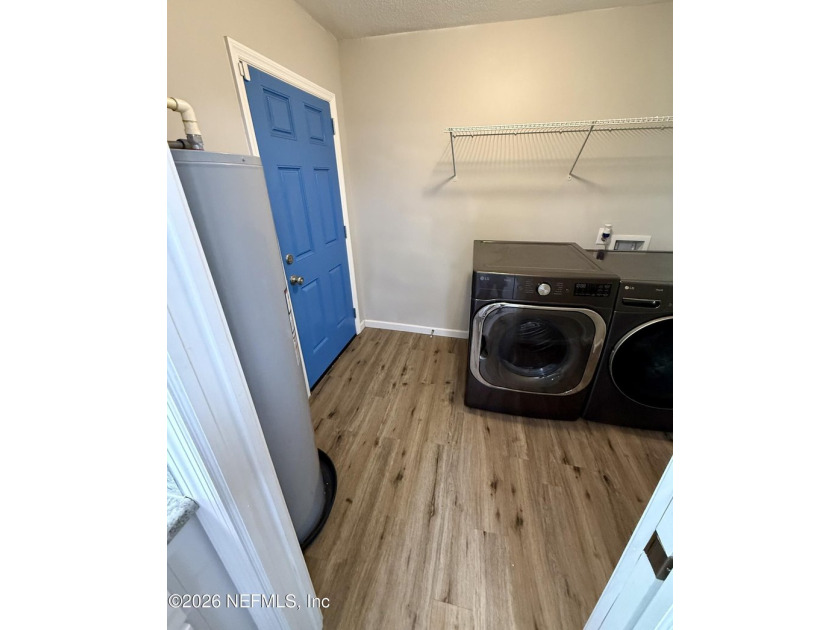 Charming three bedroom/two full bath located in the desirable - photo 18