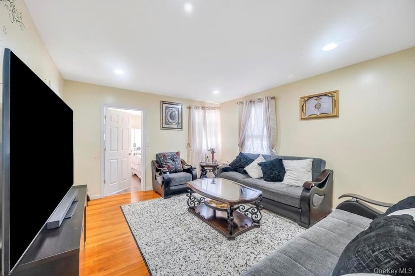 Welcome to your next East New York gem! This fully attached home - photo 9