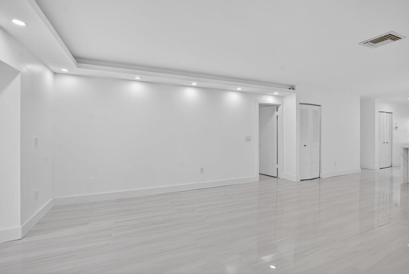 ABSOLUTELY STUNNING FULLY RENOVATED CONDO | BOCA LAGO COMMUNITY - photo 6