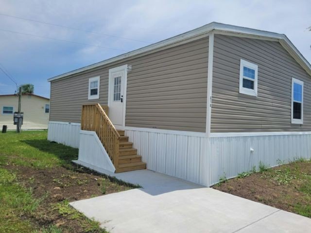 Own your own home in a quiet, well-maintained 55+ neighborhood! - photo 13
