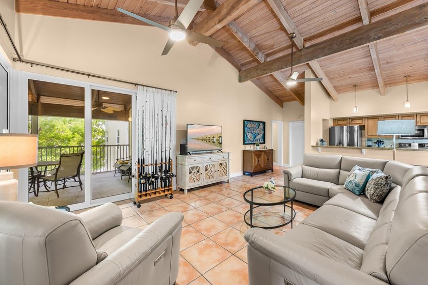 PRIVACY GALORE! For buyers who crave true seclusion and one - photo 4