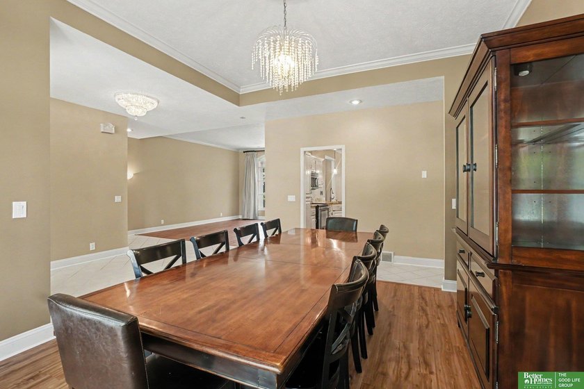 Extremely rare opportunity to own a spacious ranch-style home in - photo 8