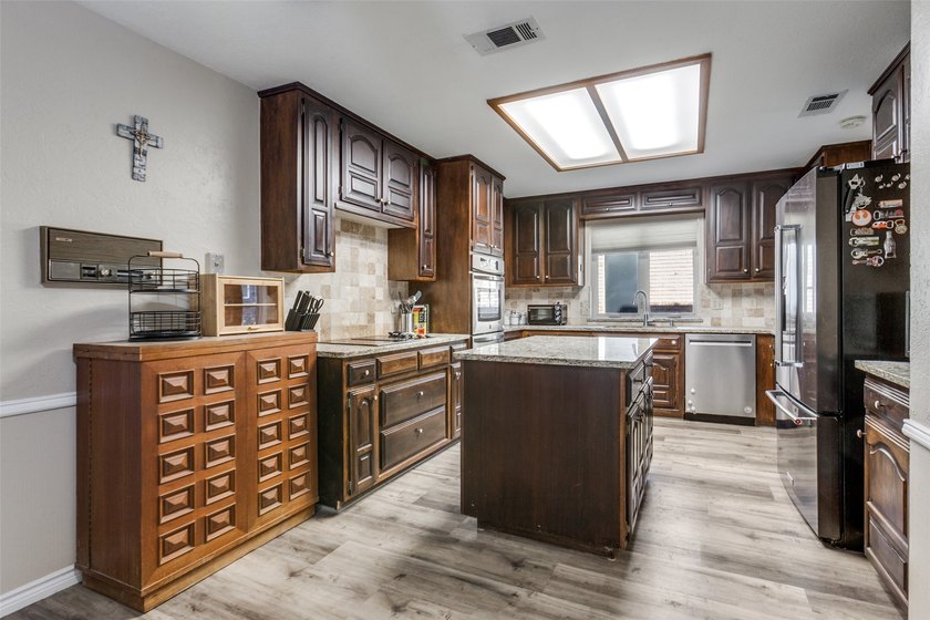 Located minutes from Sherrill Park Golf Course, this remodeled - photo 11