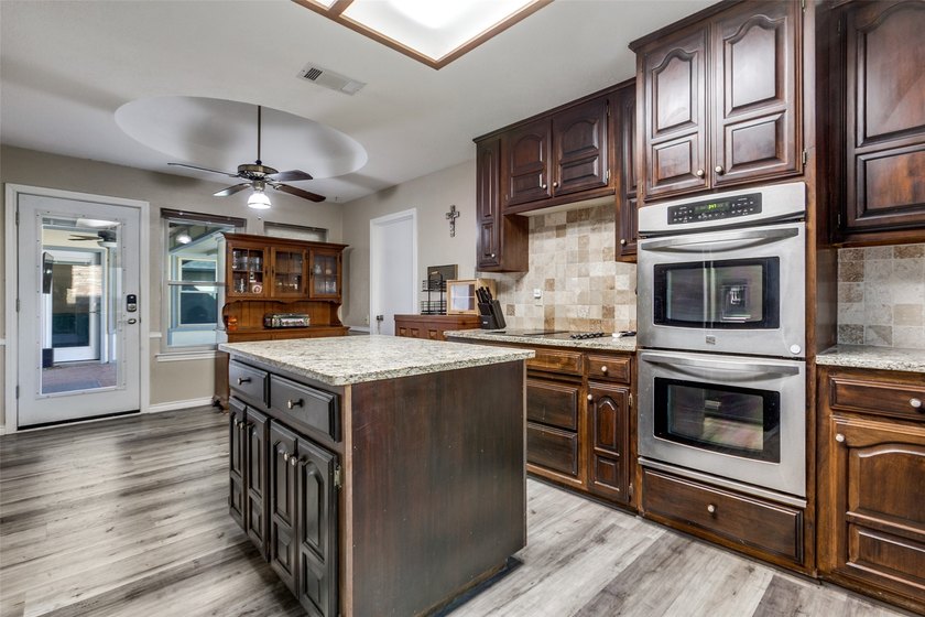 Located minutes from Sherrill Park Golf Course, this remodeled - photo 12