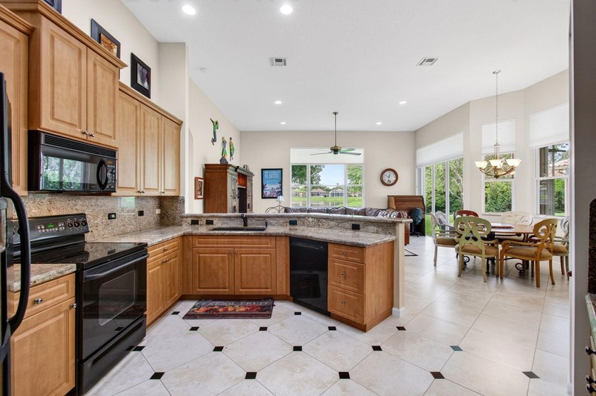 Welcome to this charming 3-bedroom, 2.5-bathroom single-story - photo 12