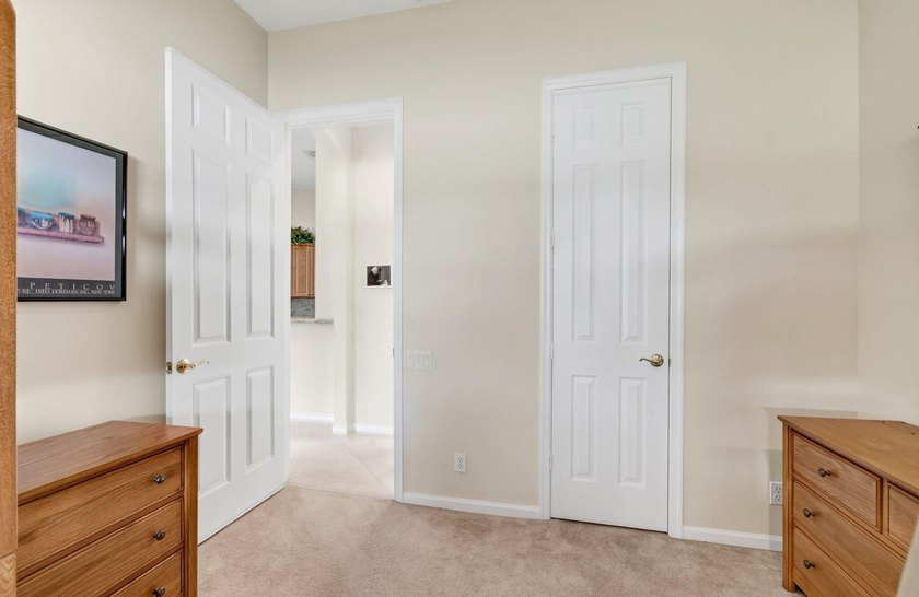 Welcome to this charming 3-bedroom, 2.5-bathroom single-story - photo 14