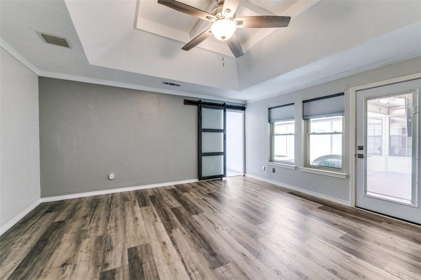 Located minutes from Sherrill Park Golf Course, this remodeled - photo 16