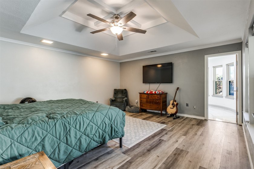 Located minutes from Sherrill Park Golf Course, this remodeled - photo 17