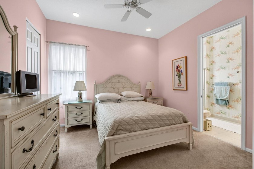 Welcome to this charming 3-bedroom, 2.5-bathroom single-story - photo 17