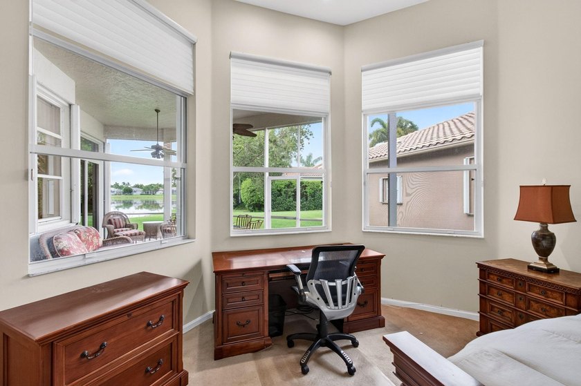 Welcome to this charming 3-bedroom, 2.5-bathroom single-story - photo 18