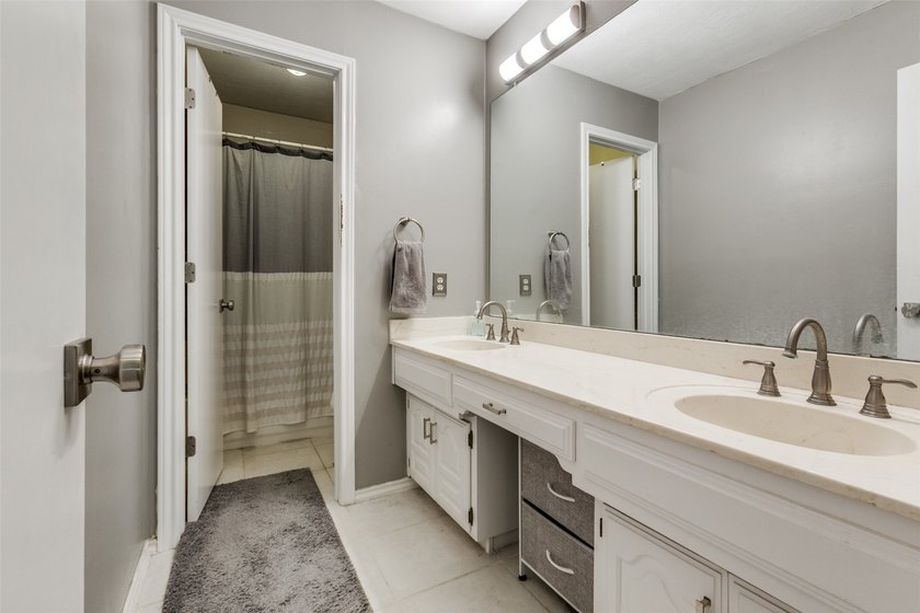 Located minutes from Sherrill Park Golf Course, this remodeled - photo 20
