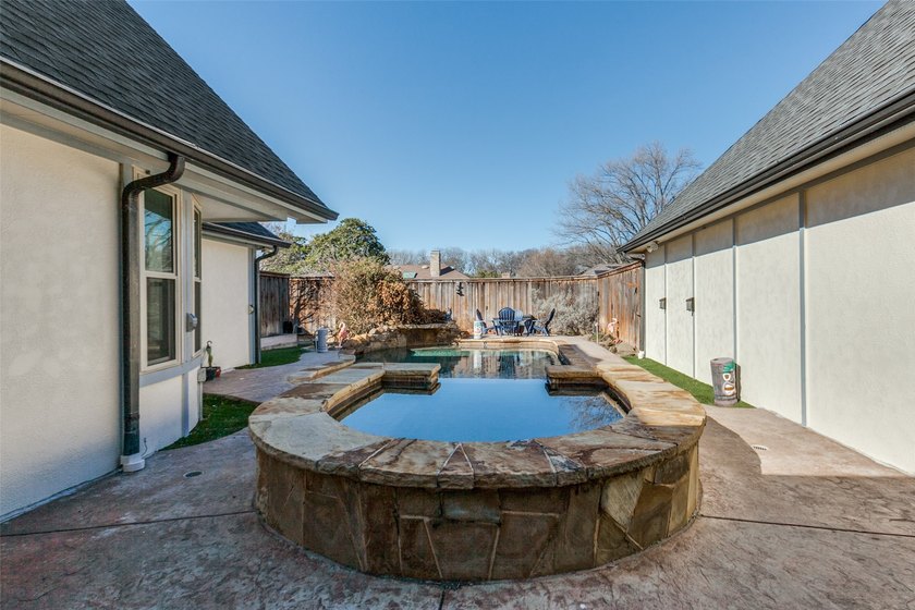 Located minutes from Sherrill Park Golf Course, this remodeled - photo 26