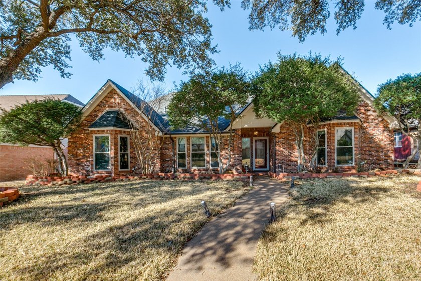 Located minutes from Sherrill Park Golf Course, this remodeled - photo 28