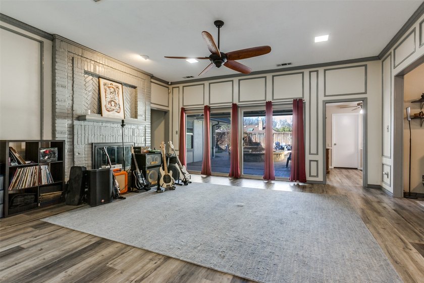 Located minutes from Sherrill Park Golf Course, this remodeled - photo 30