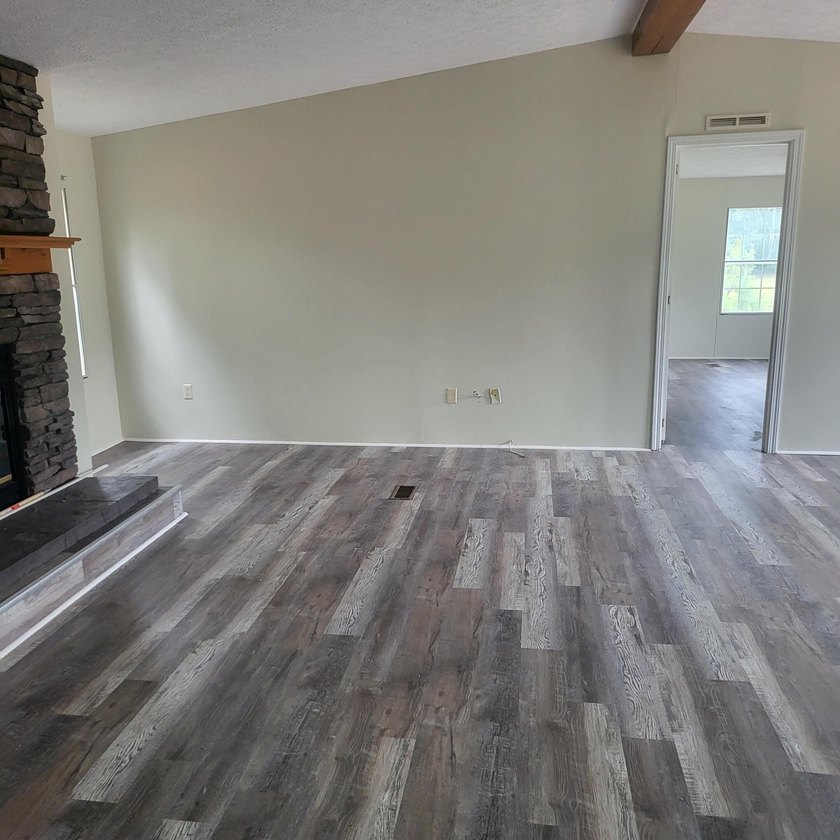 Welcome to this 1,900-square-foot mobile home situated on 5 - photo 3
