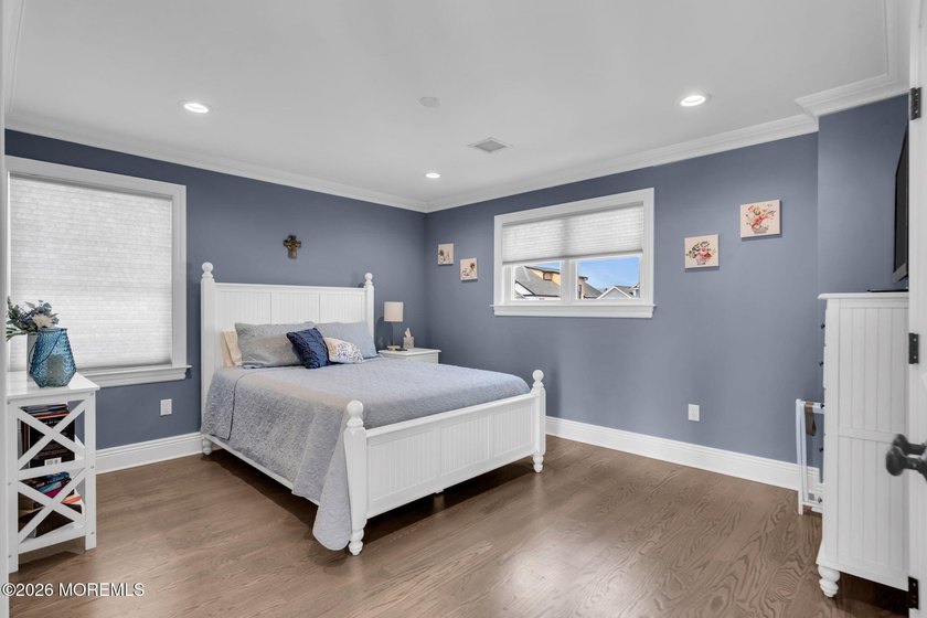 Welcome to this stunning 4-bedroom, 3 1/2-bath waterfront home - photo 12