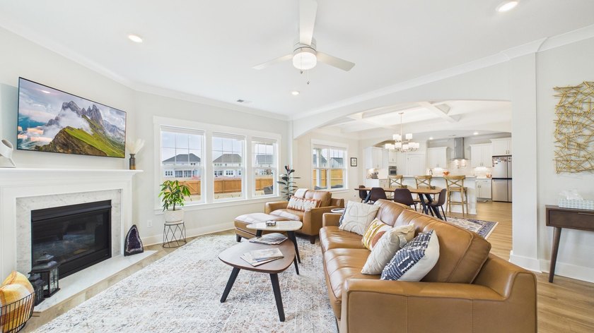 Showing like a designer model, this home has a feeling of - photo 4
