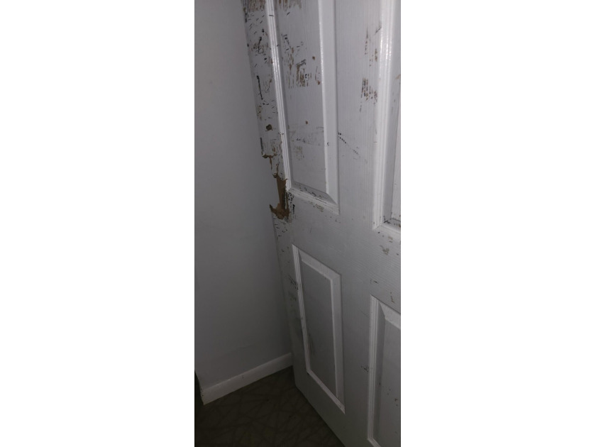 ATTENTION INVESTORS !! Come see this Bank owned, three bedroom 2 - photo 5