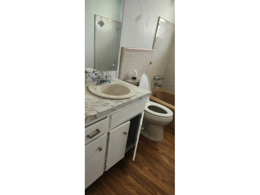 ATTENTION INVESTORS !! Come see this Bank owned, three bedroom 2 - photo 8